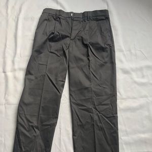 NEW Dockers 32 * 34 Khaki Pants